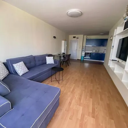 17 Pools, Sea And Biggest Flat דירה