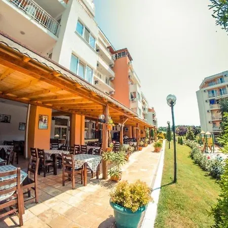 17 Pools, Sea And Biggest Flat Διαμέρισμα Bŭnzarito